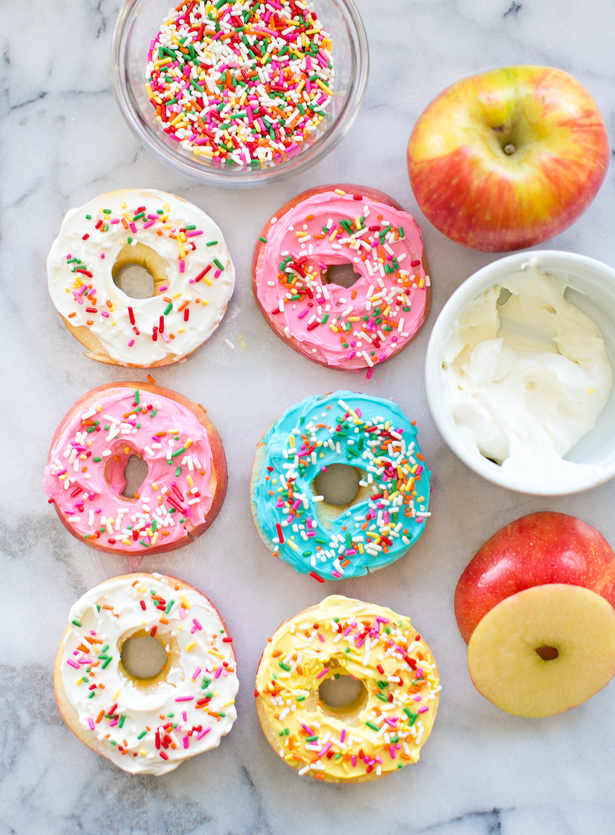 Fruit Donuts from hello, Wonderful are a brilliant way to get picky eaters to eat their fruit! 