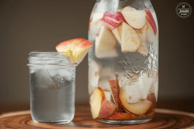 These detox water recipes are the best! Whether you’re looking for a flatter tummy, or an apple cider vinegar fat flush, or a fruity metabolism boosting detox water this list has you covered! All are homemade and so easy to make using simple ingredients! Seriously, these are perfect detox drinks to burn fat, lose weight, and clear up acne! #detoxwater #weightloss 