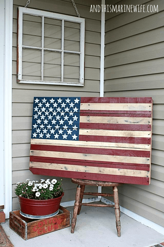 4th of July Decor DIY Looking for fun vintage decorations for your home this 4th of July? Beautiful mantle decor and farmhouse ideas! You must see these awesome crafts, 4th of July wreath and patriotic front porches! DIY American flags and super fun red white and blue decor to celebrate Independence Day!