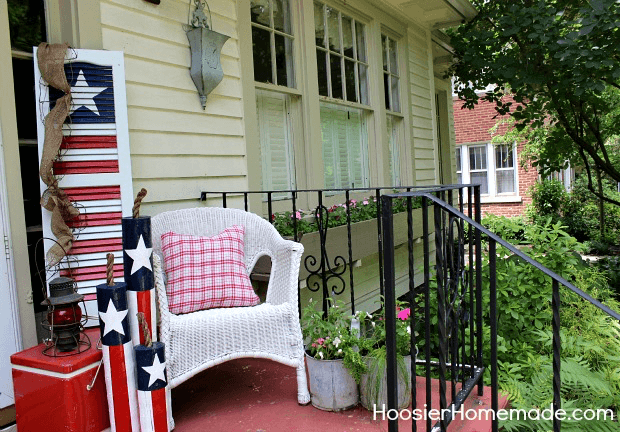 4th of July Decor DIY Looking for fun vintage decorations for your home this 4th of July? Beautiful mantle decor and farmhouse ideas! You must see these awesome crafts, 4th of July wreath and patriotic front porches! DIY American flags and super fun red white and blue decor to celebrate Independence Day!