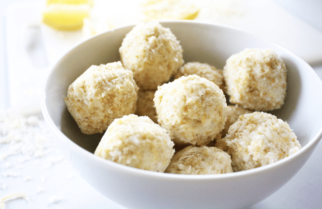 Looking for keto diet snacks? We’ve got the best ketogenic snacks for every occasion! Whether you’re looking for easy ketogenic on the go snacks for work or the best peanut butter chocolate fat bombs we’ve got you covered! From healthy vegetarian keto recipes to store-bought salty late night snacks this collection of keto diet snacks has it all!