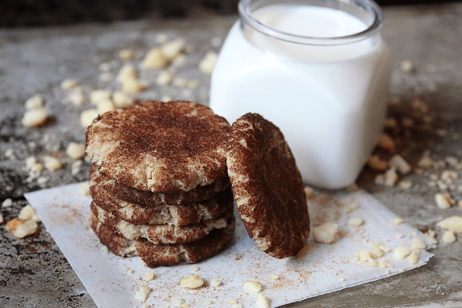 Looking for keto snacks for weight loss? From easy chocolate fat bombs to crunchy keto chips, to my favorite low carb crackers these on the go low carb recipes are perfect for work and late night snack attacks! This collection of keto snack ideas is ideal for beginners on the ketogenic diet that need quick & easy keto snacks for weight loss! #ketorecipes #keto #ketogenic #ketodiet #lowcarb