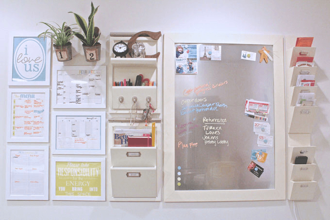 A family command center is a perfect way to organize a busy family! These DIY family command center ideas will help you organize and keep track of your mail, calendars, kid’s homework, backpacks, and school papers! Get your house and life organized for back to school now with these inspiring family command centers for your kitchen or office! I love this idea by The Caldwell Project! #organization #organizing #familycommandcenter 