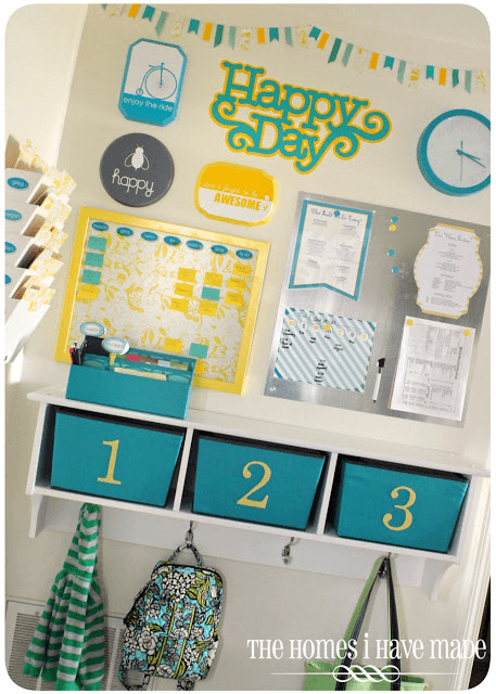 A family command center is a perfect way to organize a busy family! These DIY family command center ideas will help you organize and keep track of your mail, calendars, kid’s homework, backpacks, and school papers! Get your house and life organized for back to school now with these inspiring family command centers for your kitchen or office! I love this idea by The Homes I Have Made! #organization #organizing #familycommandcenter 