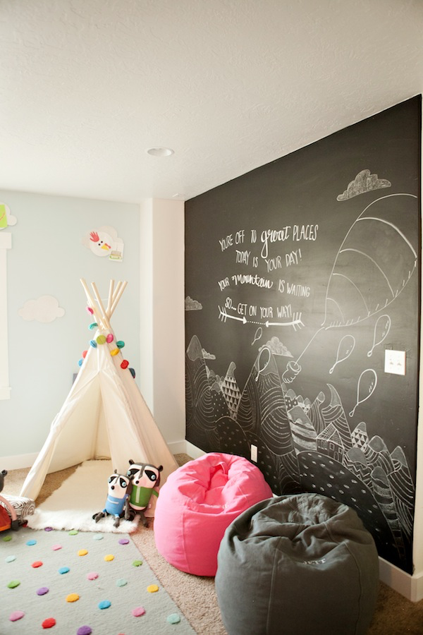 25 playroom ideas to inspire you to design a fun and organized playroom for your kids! From creative DIY decor, art and indoor play ideas to how to convert a nursery or bedroom to a playroom we’ve got you covered with awesome playroom ideas the entire family will love like this one from House of Jade! #playroom 