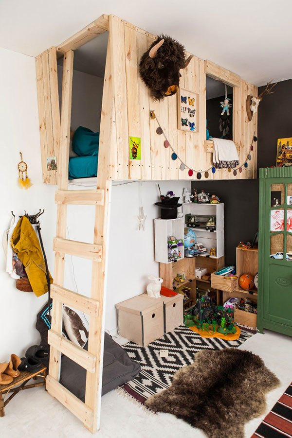 25 playroom ideas to inspire you to design a fun and organized playroom for your kids! From creative DIY decor, art and indoor play ideas to how to convert a nursery or bedroom to a playroom we’ve got you covered with awesome playroom ideas the entire family will love like this one from Oeuf Le Blog! #playroom #kidsroom