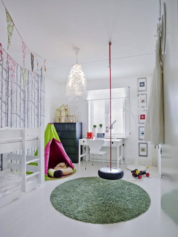 25 playroom ideas to inspire you to design a fun and organized playroom for your kids! From creative DIY decor, art and indoor play ideas to how to convert a nursery or bedroom to a playroom we’ve got you covered with awesome playroom ideas the entire family will love like this one from Skona Hem! #playroom #kidsroom
