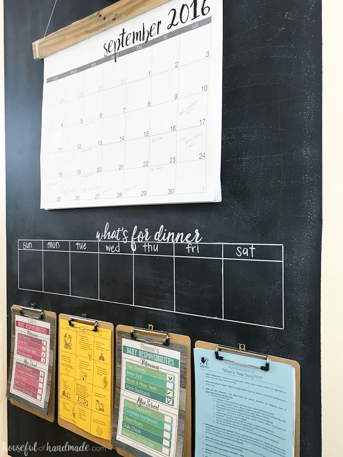 A family command center is a perfect way to organize a busy family! These DIY family command center ideas will help you organize and keep track of your mail, calendars, kid’s homework, backpacks, and school papers! Get your house and life organized for back to school now with these inspiring family command centers for your kitchen or office! I love this idea by A Houseful of Homemade! #organization #organizing #familycommandcenter 