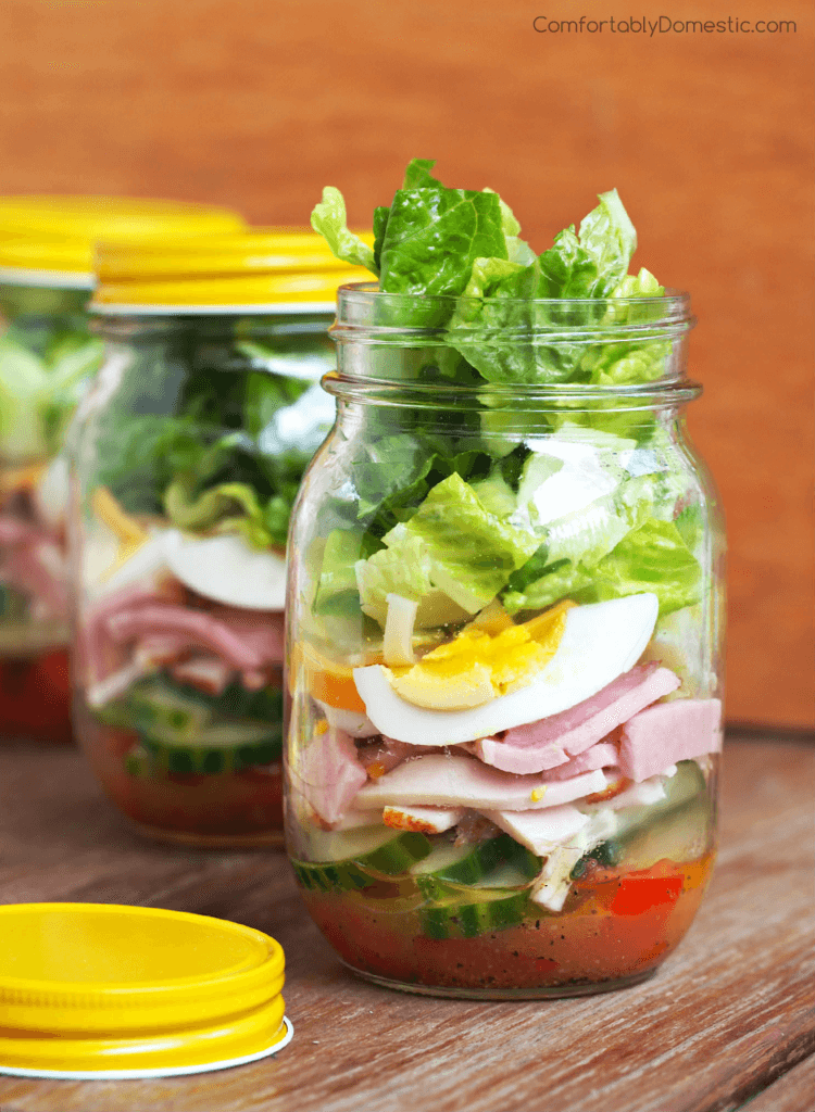 16 Mason Jar Salad Recipes | These healthy, clean eating salads were made for meal prep! Create a grab-and-go lunch meal plan with these healthy salad in a jar recipes.