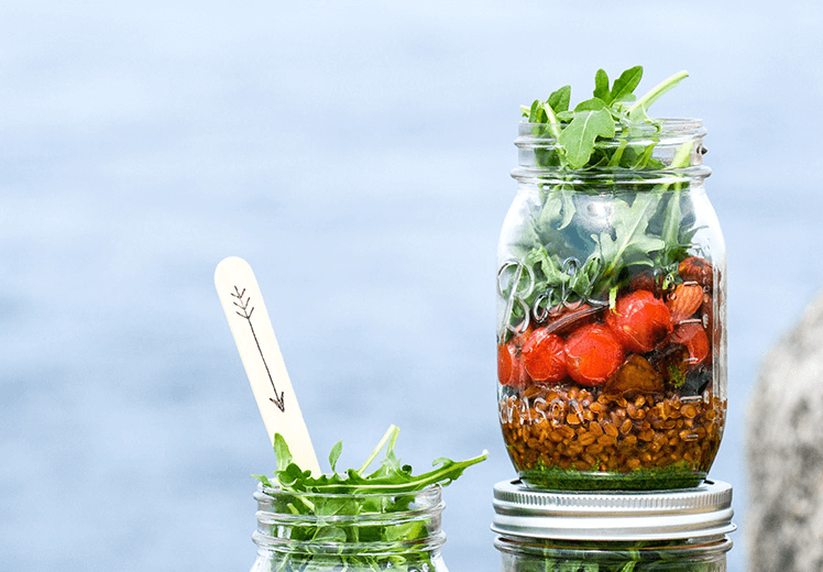 16 Mason Jar Salad Recipes | These healthy, clean eating salads were made for meal prep! Create a grab-and-go lunch meal plan with these healthy salad in a jar recipes.