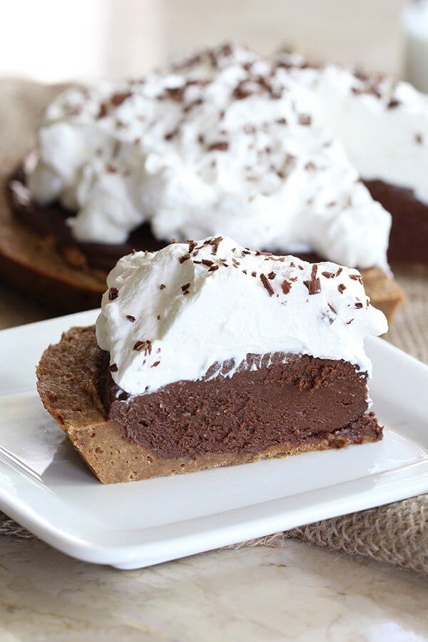 These keto recipes for dessert are the BEST! If you love chocolate and easy low carb recipes, then you’re going to love these ketogenic diet dessert recipes! Whether you’re looking for fat bombs, cheesecake, mug cakes, chocolate mousse, keto brownies, or peanut butter chocolate dessert combos you’re covered! Did I mention the no-bake keto cheesecake & keto fudge with 4 net carbs? Wow! #ketorecipes #keto #ketogenic #ketogenicdiet #weightlossrecipes #lowcarb #lchf