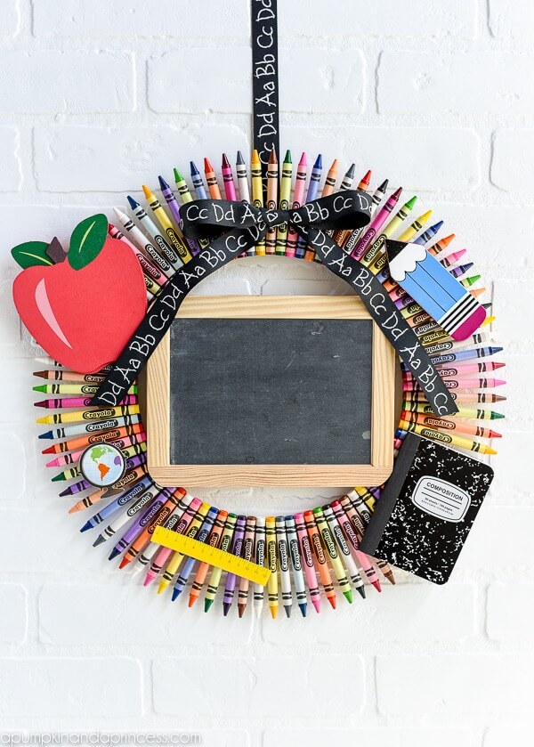 21 DIY teacher gifts! Show your teacher appreciation with one of these homemade gifts from your kids! These teacher gift ideas are perfect for any occasion whether you’re looking for Christmas gifts, end of the year or back to school presents, teacher appreciation day or birthdays! Say thank you to all your kid's teachers with one of these affordable DIY teacher gifts!