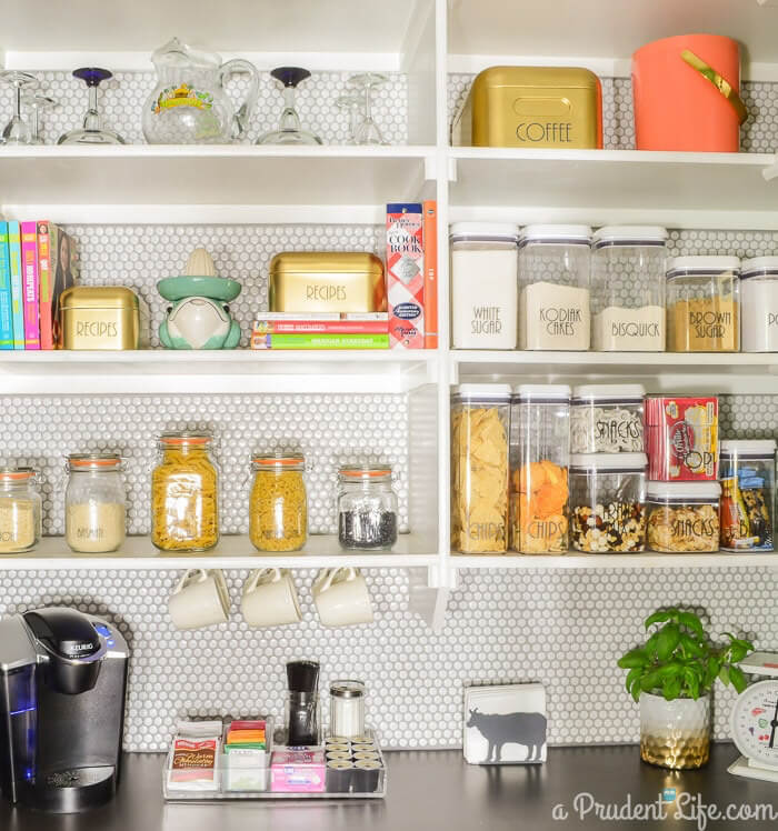 I’m always looking for easy kitchen organization ideas, and these DIY budget-friendly tips! The polished pantry organizing DIY from Polished Habitat is a must see if you need to organize your pantry on the cheap, but want it to look fabulous! #KitchenOrganization #KitchenOrganizationDIY #kitchentips #kitchenideas #organization #organizationideas