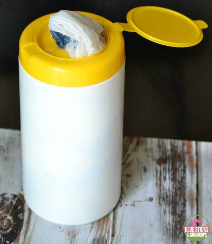 I’m always looking for easy kitchen organization ideas, and these DIY budget-friendly tips are genius! This dollar store hack from Glue Sticks and Gum Drops is fantastic! #kitchentips #kitchenideas #organization #organizationideas 