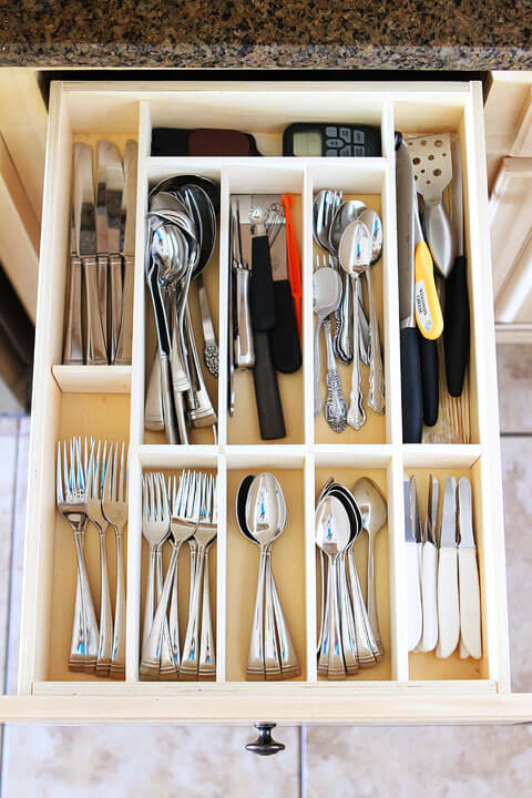 I’m always looking for easy kitchen organization ideas, and these DIY budget-friendly tips! Love the kitchen drawer DIY from Kevin & Amanda! #KitchenOrganization #KitchenOrganizationDIY #kitchentips #kitchenideas #organization #organizationideas 