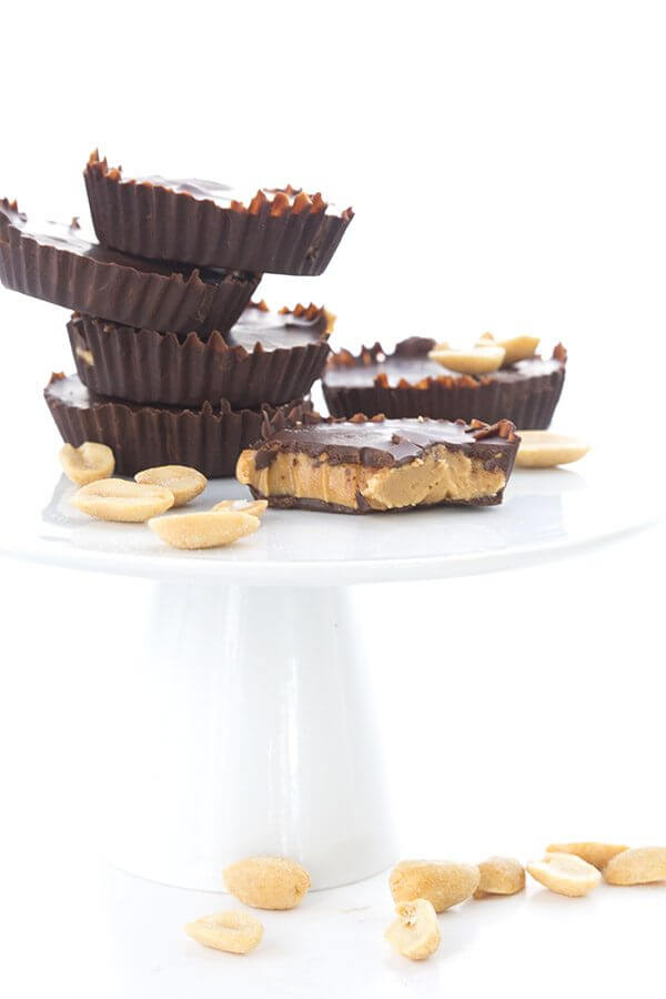 If you're looking for easy keto dessert recipes, you'll love these low carb dessert recipes! Love this recipe from All Day I Dream About Food! #keto #ketodessert #ketorecipes #ketogenic #nobake #lowcarb #lowcarbrecipes