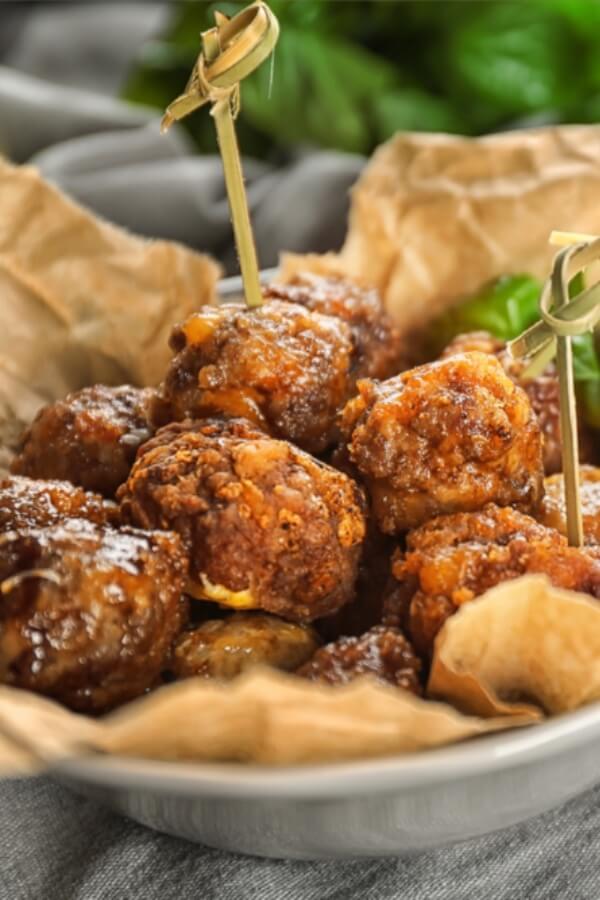 Easy Keto Sausage Balls. Your new favorite low carb sausage ball recipe with almond flour & cream cheese! These keto sausage balls make the best appetizers for game day or the holidays! I love to make them ahead for breakfast, too! With only 1.4 net carbs each these keto sausage balls are perfect for the ketogenic diet! #keto #ketorecipes #ketobreakfast #lowcarb #appetizer #sausageballs #easyappetizer #makeahead  
