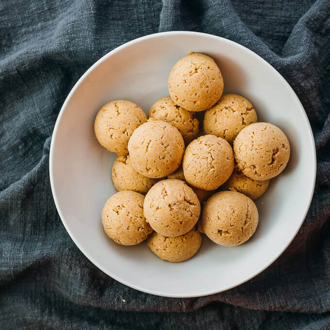 If you're looking for easy keto dessert recipes, you'll love these low carb dessert recipes! Love these fat bombs via Savory Tooth! #keto #ketodessert #ketorecipes #ketogenic #nobake #lowcarb #lowcarbrecipes