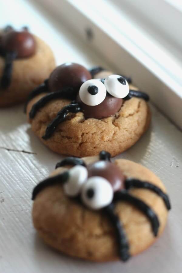 30 Easy Halloween Cookies. Looking for Halloween cookie recipes? This collection of 30 cute & simple Halloween cookie ideas covers all the bases! From spooky mummies to easy witch hats & creepy spider cookies you’ll find a new favorite fall treat to make this Halloween! #halloween #cookies #cookierecipes #halloweenrecipes