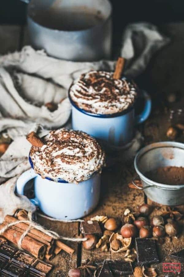 Keto Hot Chocolate Recipe. This fabulous keto hot chocolate recipe takes 10 minutes to make, and is the ultimate cozy winter drink! Add this sugar-free, low carb keto hot chocolate to your holiday party lineup ASAP! This hot cocoa tastes like Christmas in a cup! #keto #ketorecipes #lowcarb #lowcarbrecipes #hotchocolate #chocolate #hotcocoa #Atkins #HolidayRecipes #KetoChristmas #lowcarbChristmas