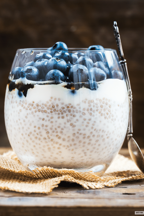 These chia pudding recipes with almond or coconut milk are perfect for meal prep! Learn how to make the best chia seed pudding in less than 10 minutes that will support your weight loss and healthy eating goals for all plant-based, keto, Whole30, Weight Watchers, and clean eating diets. #chiapudding #chiapuddingrecipe #vegan #healthybreakfast #chiaseeds #keto #superfood