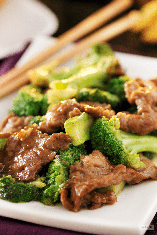 Easy Keto Beef and Broccoli Stir Fry | This simple low carb dinner is ready in 30 minutes! If you’re looking for a healthy, paleo, Whole30 approved meal that’s delicious, budget-friendly and supports your weight loss goals check out this PF Changs and Panda Express keto copycat dinner recipe! #keto #ketorecipes #lowcarb #beef #beefandbroccoli #ketorecipes #lowcarbrecipe #paleo #paleorecipes