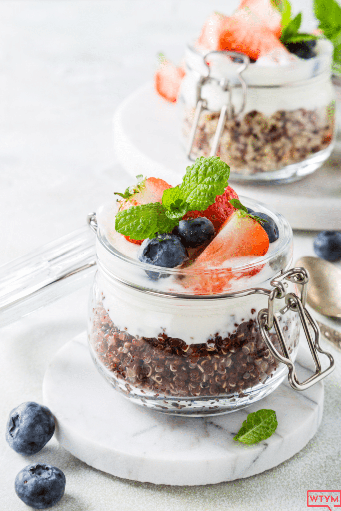 berry quinoa smoothie bowls